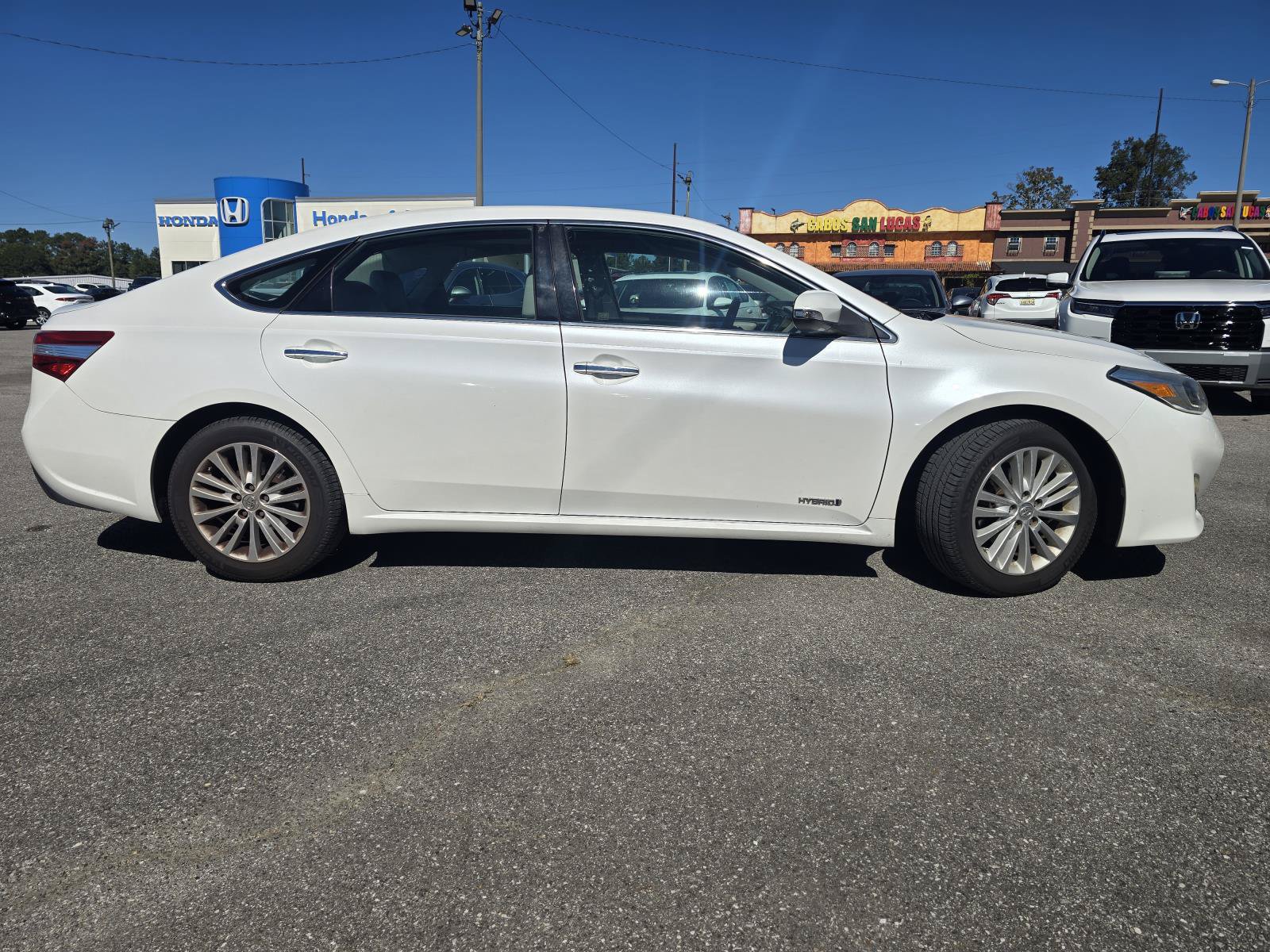 Used 2013 Toyota Avalon Limited FWD image 3