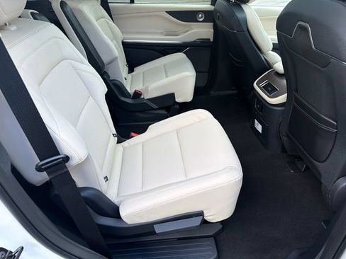 New 2027 Lincoln Navigator Reserve AWD/4WD image 16