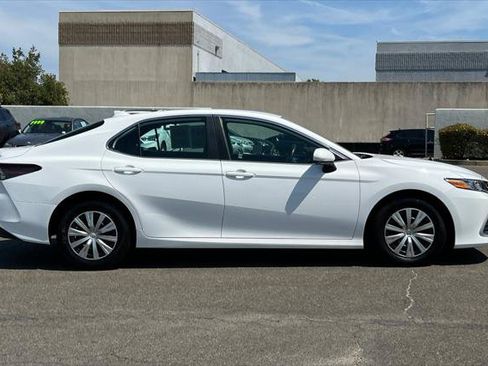 Certified 2022 Toyota Camry LE FWD image 6