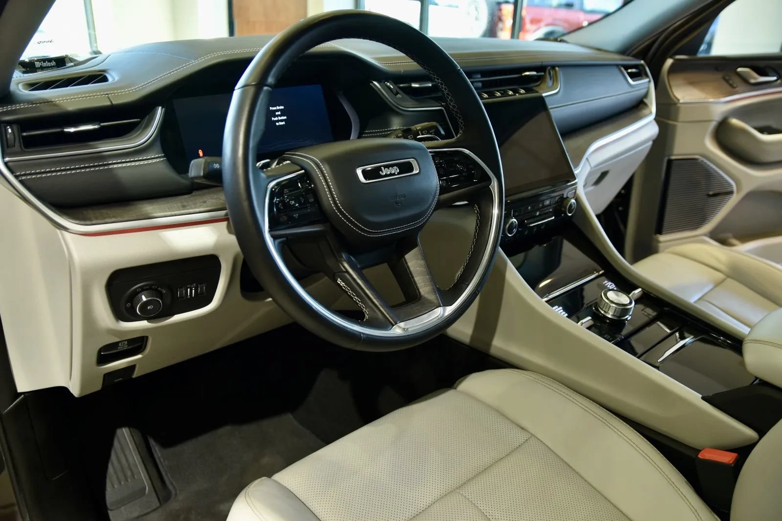 Used 2022 Jeep Grand Cherokee Overland AWD/4WD image 11