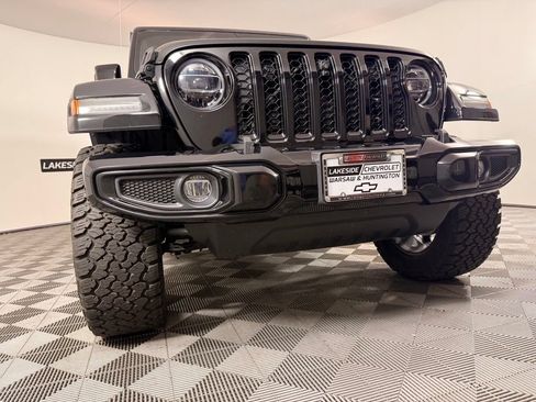 Used 2022 Jeep Wrangler Unlimited Sahara AWD/4WD image 9