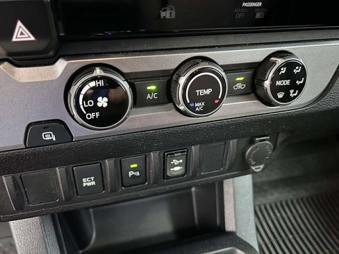 Used 2017 Toyota Tacoma SR5 w/ Tow Package RWD image 24