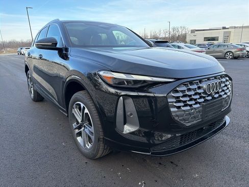 Certified 2025 Audi Q5 Premium w/ Convenience Package image 6