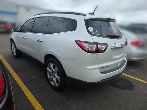 Used 2017 Chevrolet Traverse LT w/ Style and Technology Package FWD image 5