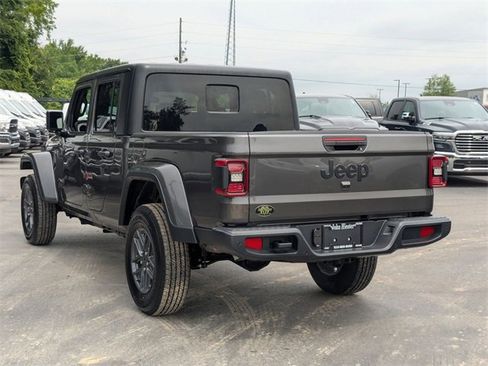 New 2025 Jeep Gladiator Sport image 5