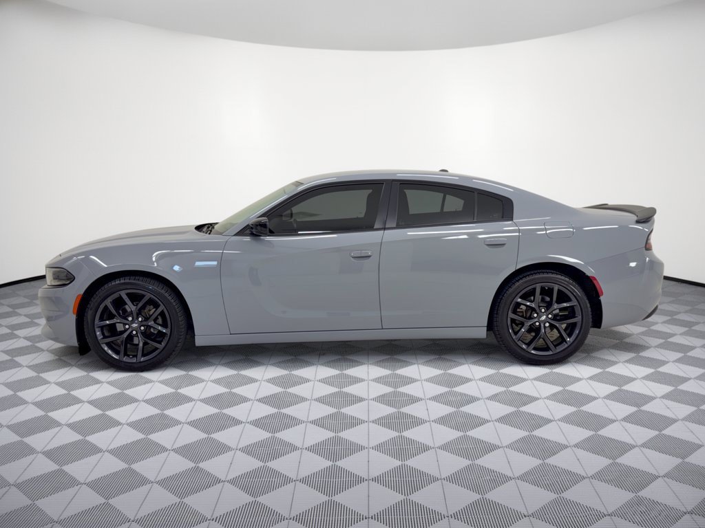 Used 2022 Dodge Charger SXT w/ Blacktop Package RWD image 2