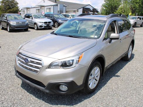 Used 2015 Subaru Outback 2.5i Premium AWD/4WD image 2