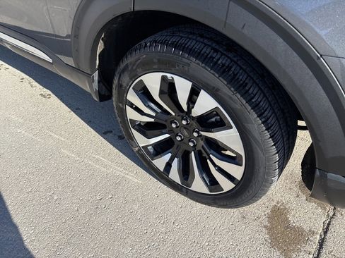 Used 2025 Ford Explorer Platinum w/ LUX Leather Package image 7