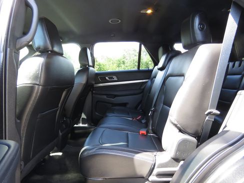 Used 2018 Ford Explorer XLT w/ Equipment Group 202A AWD/4WD image 21