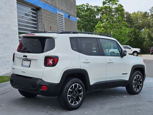 Used 2023 Jeep Renegade Latitude w/ Sun/Sound Group AWD/4WD image 7