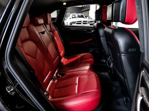 Used 2017 Porsche Macan Turbo image 39