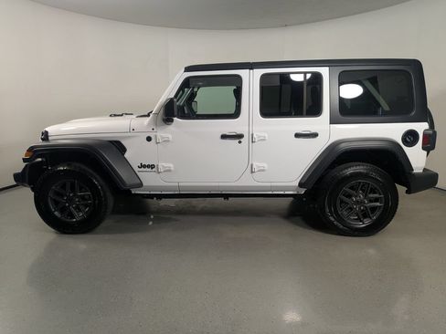 Used 2025 Jeep Wrangler Unlimited Sport AWD/4WD image 4