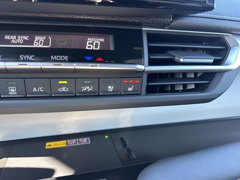 Used 2025 Toyota Sienna Platinum image 24