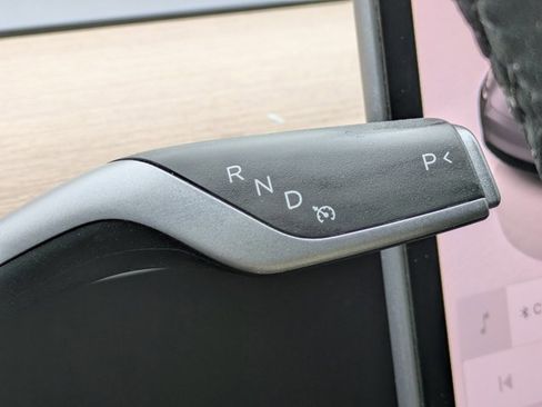 Used 2025 Tesla Model Y Long Range image 13