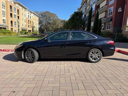 Used 2017 Toyota Camry SE FWD image 4