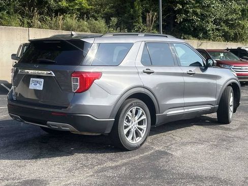 Used 2023 Ford Explorer XLT w/ Equipment Group 202A RWD image 3