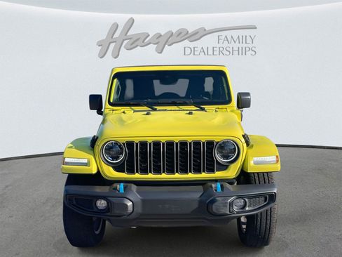 Used 2024 Jeep Wrangler Unlimited w/ LED Headlamp & Fog Lamp Group AWD/4WD image 26