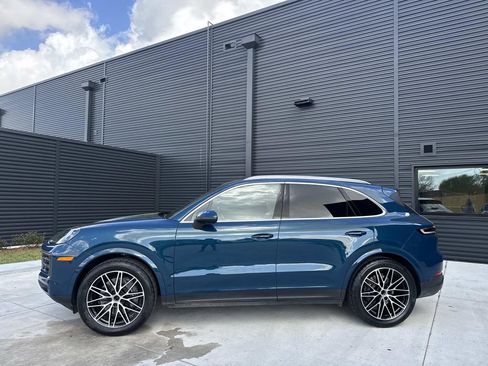 Certified 2024 Porsche Cayenne image 2
