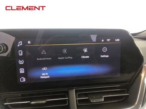 Used 2025 Chevrolet Trax LT w/ LT Convenience Package FWD image 18