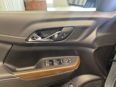 Used 2023 GMC Acadia SLE w/ Driver Convenience Package image 26