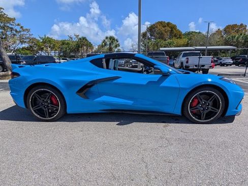 Used 2022 Chevrolet Corvette Stingray Coupe w/ Z51 Performance Package image 17