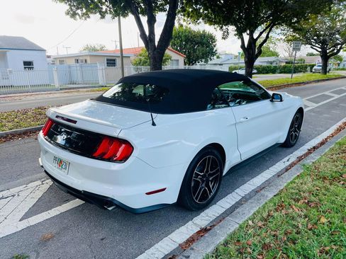 Used 2023 Ford Mustang Premium image 5