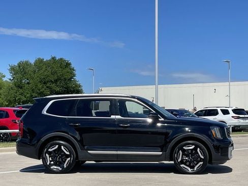 Used 2025 Kia Telluride S image 3