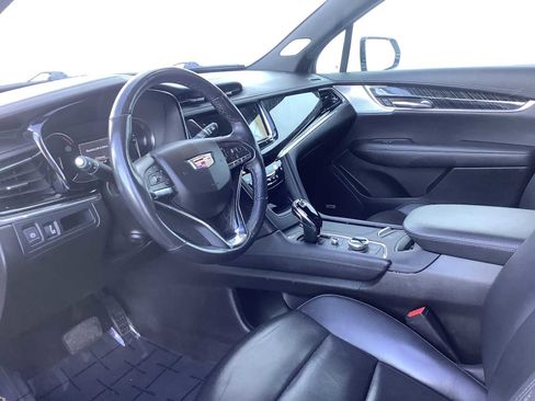 Used 2023 Cadillac XT6 Premium Luxury image 3