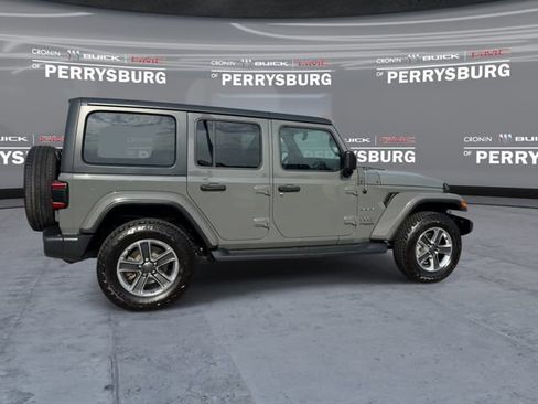 Used 2018 Jeep Wrangler Unlimited Sahara AWD/4WD image 8