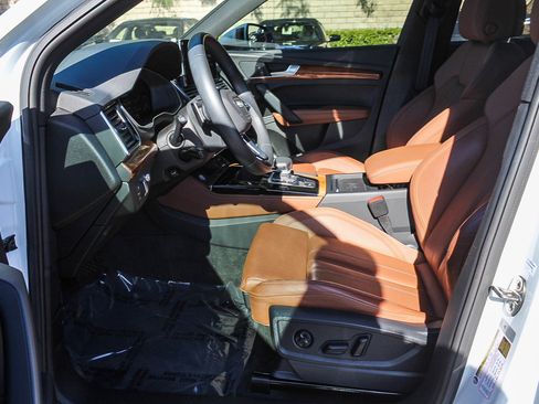 Used 2021 Audi Q5 e Prestige w/ Prestige Package image 17