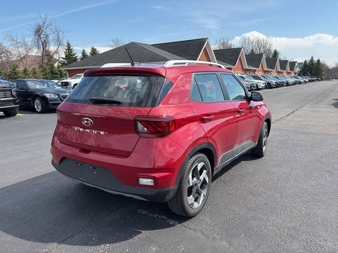 Used 2023 Hyundai Venue Limited w/ Cargo Package image 5