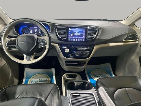 Used 2019 Chrysler Pacifica Limited FWD image 11