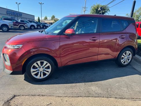 Used 2021 Kia Soul LX FWD image 2