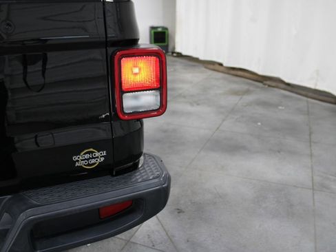 Used 2023 Jeep Gladiator Sport image 23