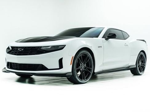 Used 2020 Chevrolet Camaro LT w/ Technology Package RWD image 9