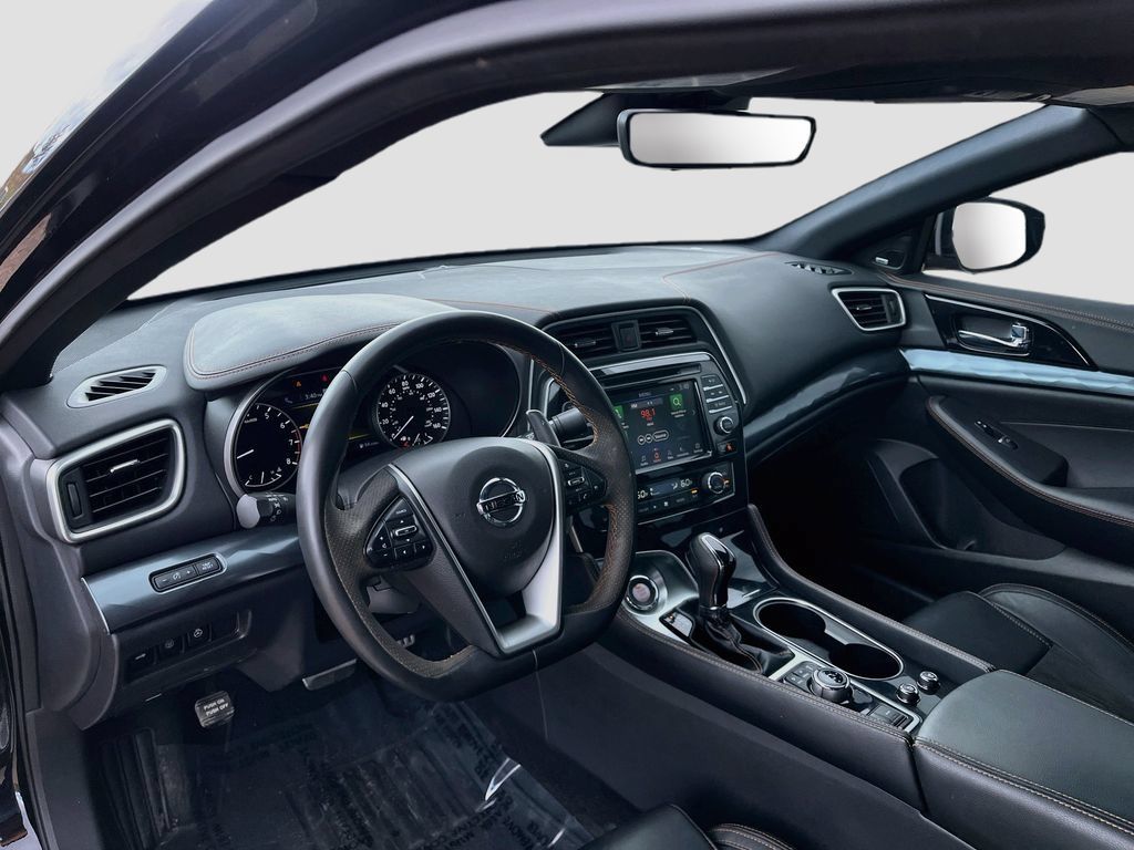 Used 2023 Nissan Maxima SR w/ Sport Mat Group FWD image 9