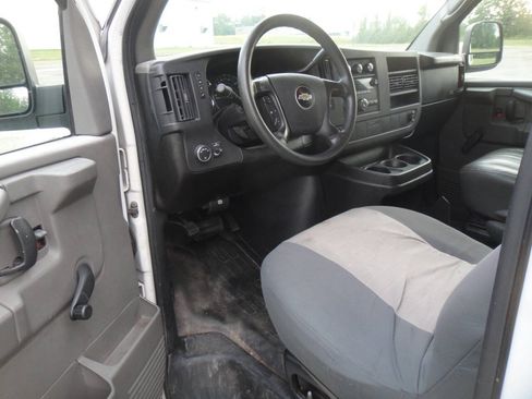 Used 2008 Chevrolet Express 1500 RWD image 13