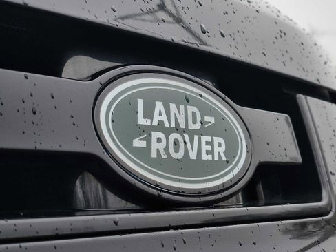 Used 2025 Land Rover Defender 110 S image 28