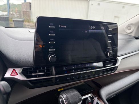 Certified 2022 Toyota Sienna XLE w/ XLE Plus Package FWD image 12