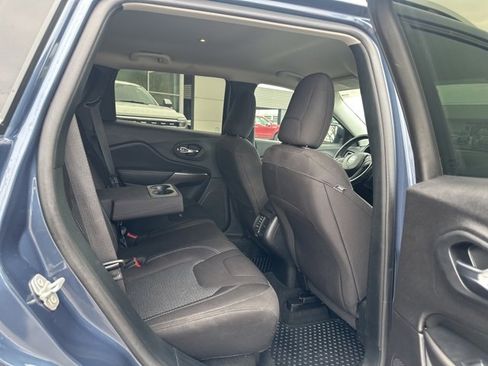 Used 2020 Jeep Cherokee Latitude w/ Cold Weather Group image 14