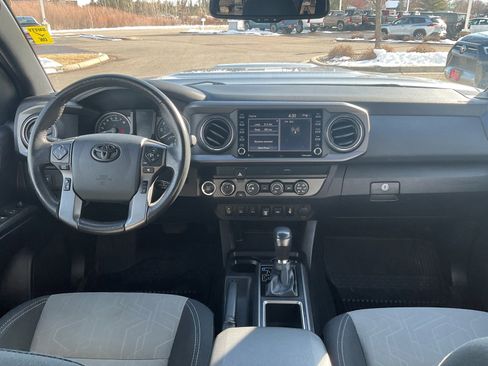 Used 2020 Toyota Tacoma TRD Sport w/ Technology Package image 16