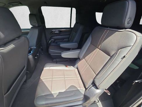 Used 2025 Chevrolet Suburban High Country AWD/4WD image 19