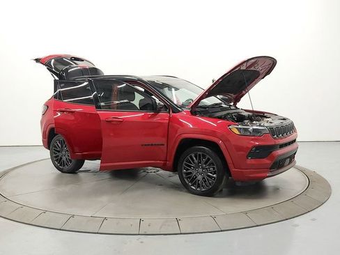 Used 2024 Jeep Compass Limited w/ High Altitude Package image 9