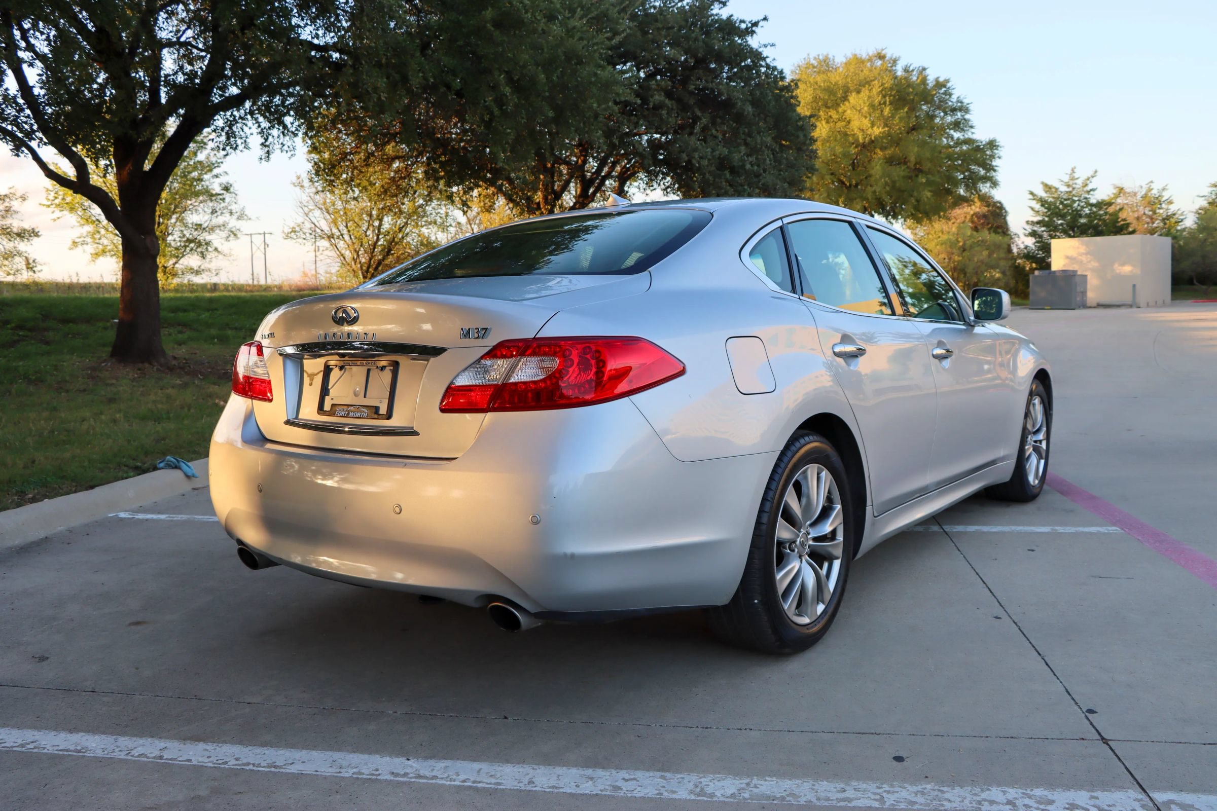 Used 2013 INFINITI M37 w/ Premium Pkg RWD image 7