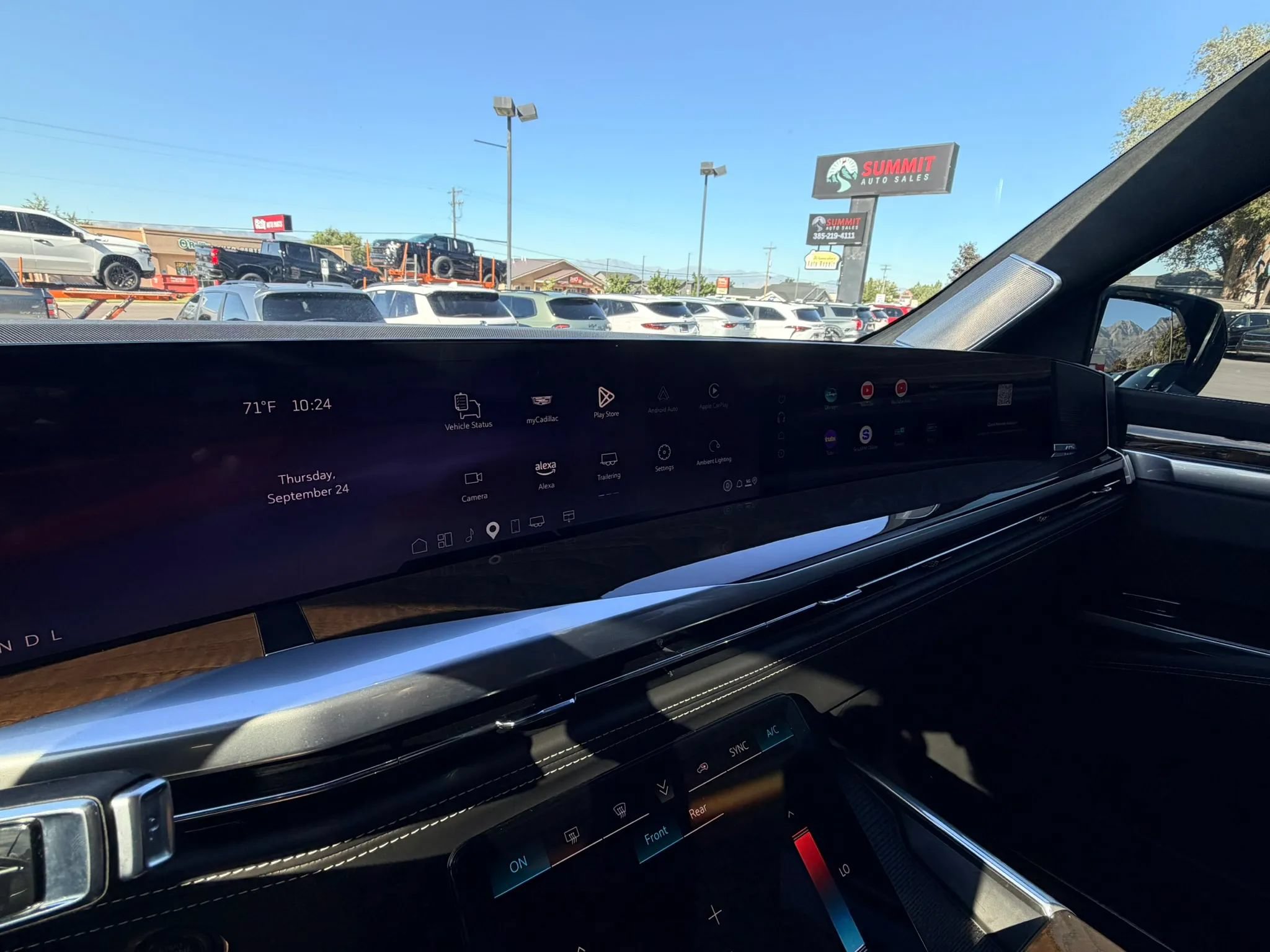 Used 2025 Cadillac Escalade ESV Sport Platinum AWD/4WD image 17