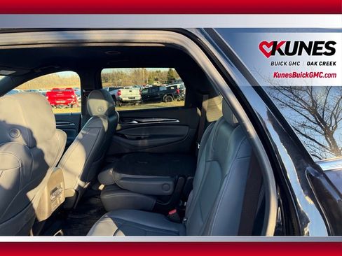 Used 2022 Buick Enclave Premium w/ LPO, Touring Package image 6