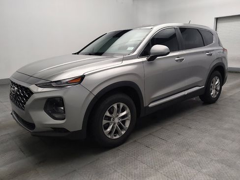 Used 2020 Hyundai Santa Fe SE FWD image 2