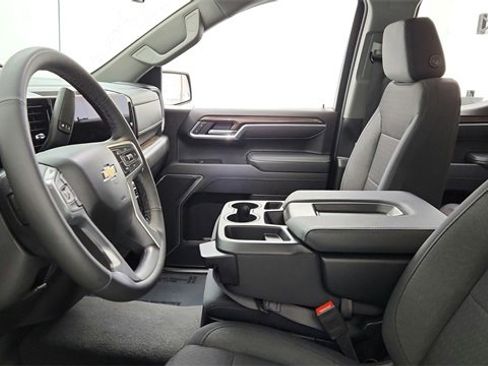 Used 2025 Chevrolet Silverado 1500 LT image 12