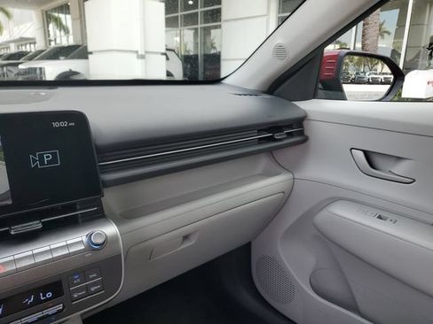 Used 2024 Hyundai Kona SEL FWD image 30