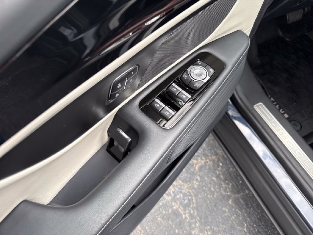 Certified 2024 Lincoln Nautilus Premier AWD/4WD image 14